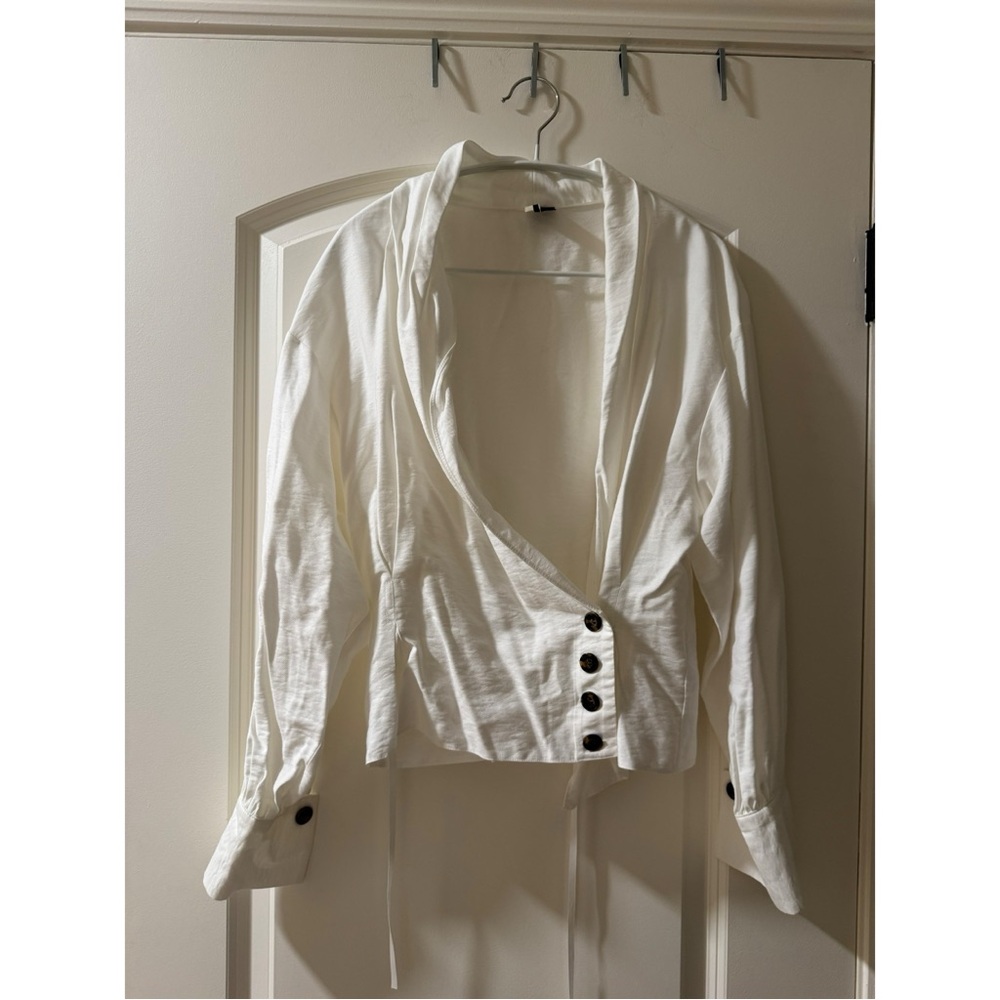 Elegant White Buttoned Women's blouse